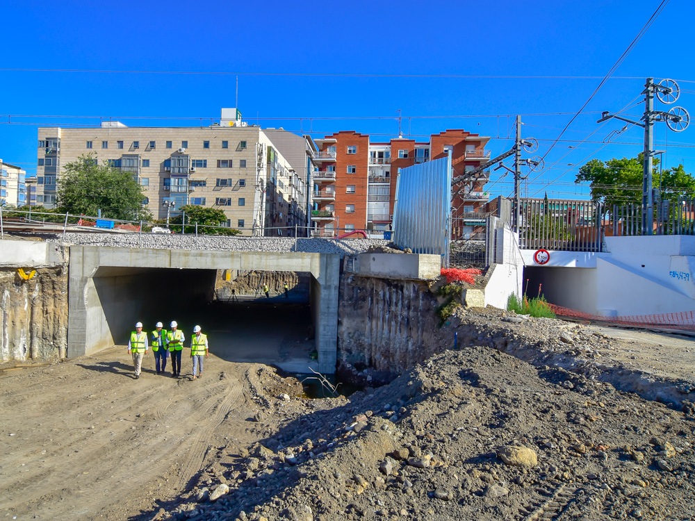 El alcalde de Torrejón de Ardoz visita las obras del nuevo túnel de la calle Enmedio bajo las vías del tren