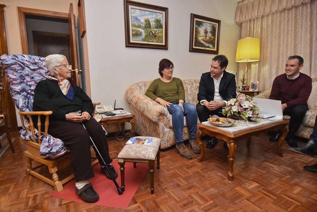La “Oficina Municipal Amigos de los Mayores en Soledad” está dirigida a personas mayores de 65 años vecinos de Torrejón que se sienten solas
