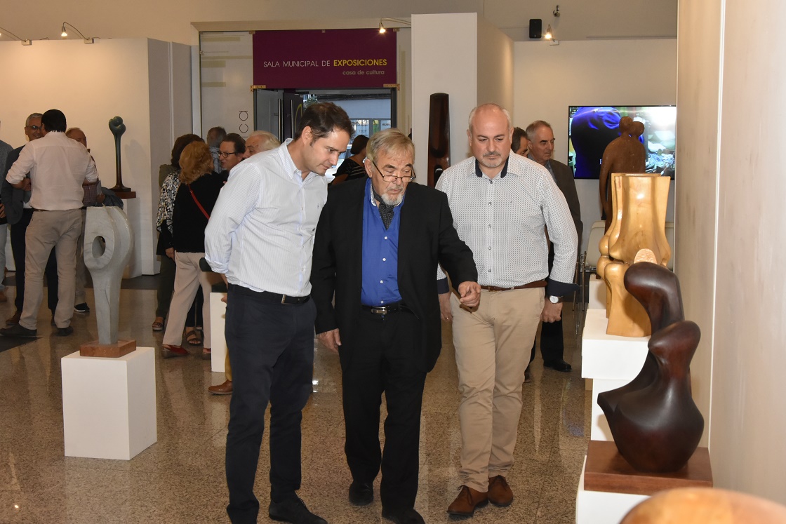 El alcalde de Torrejón de Ardoz, Ignacio Vázquez, junto al concejal de Cultura, Antonio Moreno, y José Luis Fernández