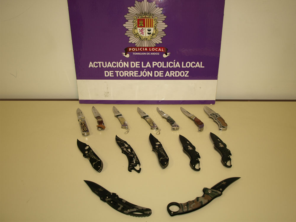 La Policía Local de Torrejón de Ardoz incauta varias armas blancas en el último año en diversas intervenciones