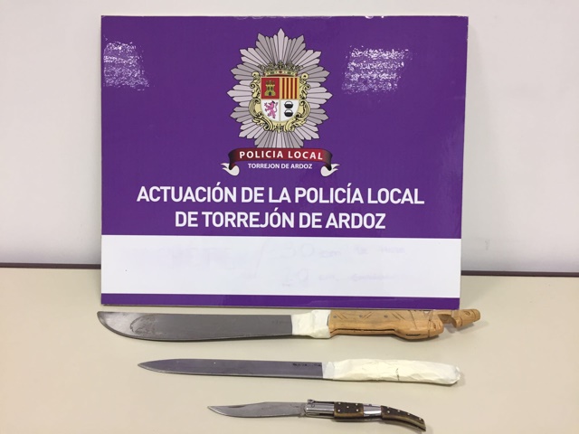 Machetes y cuchillos incautados por la Policía Local