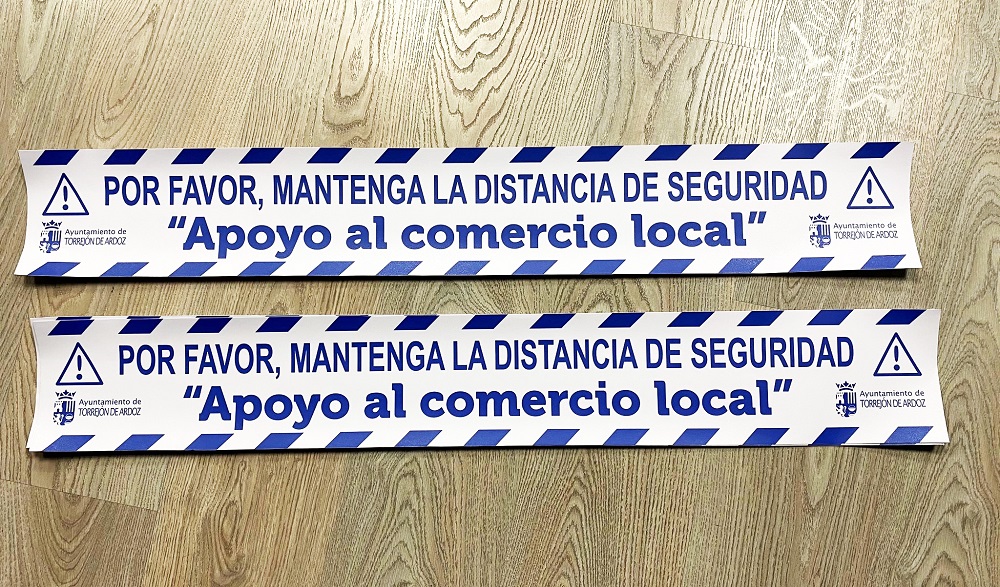 El Ayuntamiento facilita a los comercios de la ciudad vinilos de señalización para el cumplimiento de la distancia de seguridad con los clientes