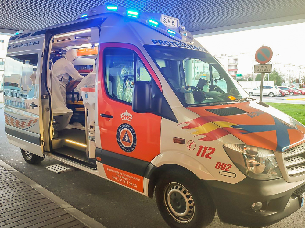 Ambulancia municipal y Protección Civil de Torrejón de Ardoz