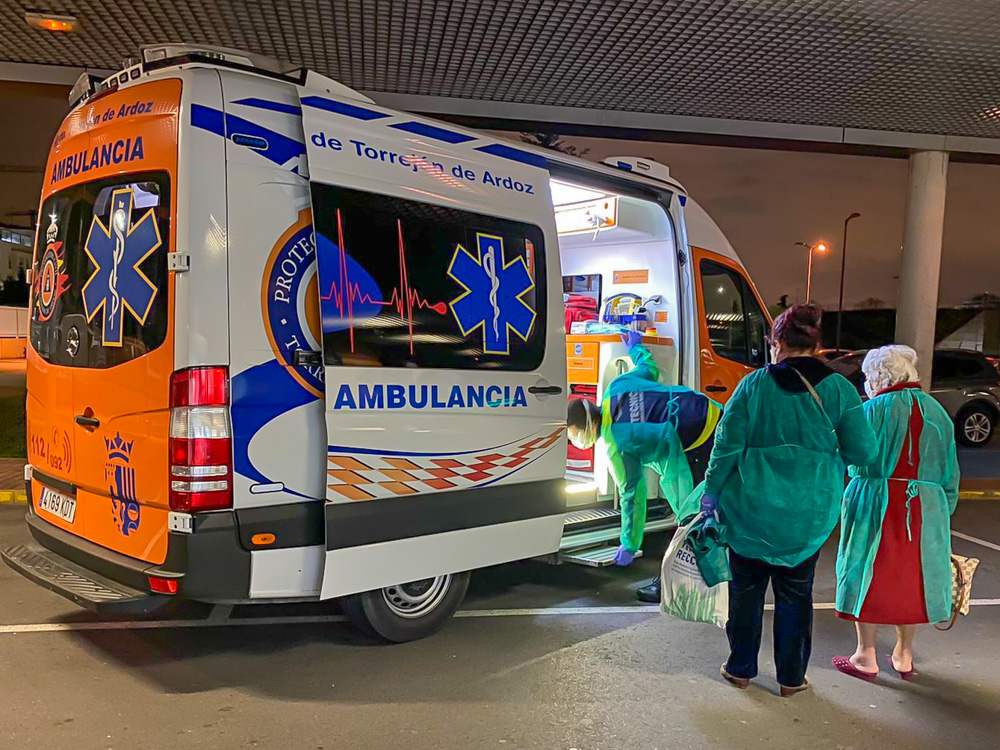 Ambulancia municipal y Protección Civil de Torrejón de Ardoz