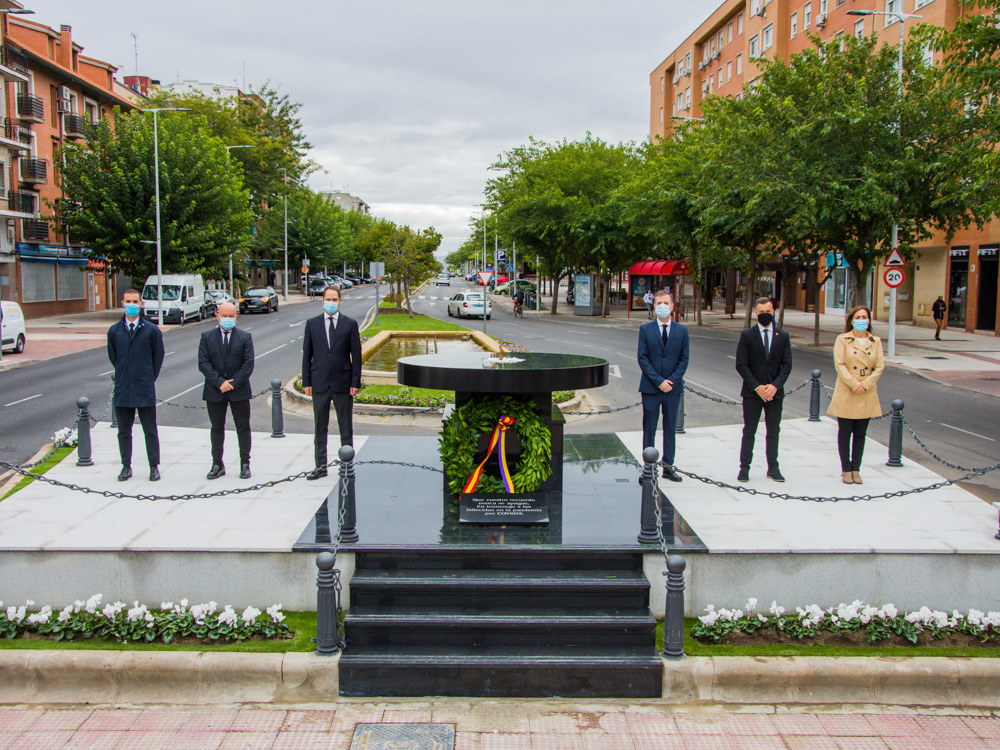 Monumento en forma de pebetero en homenaje a las víctimas del Covid-19