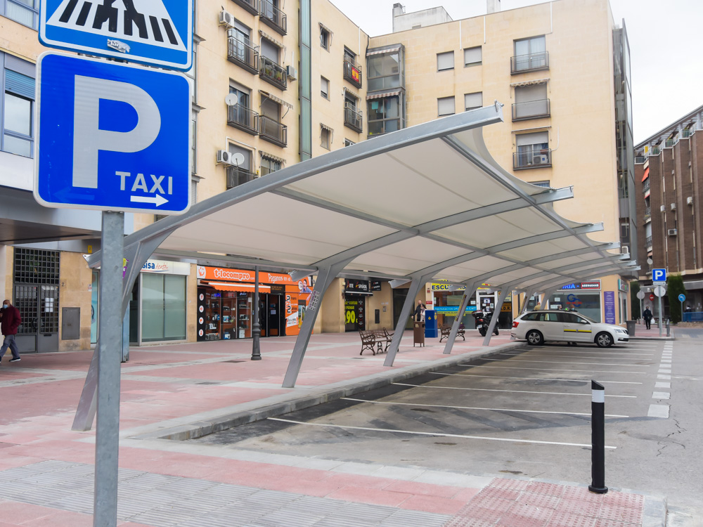 Nueva pérgola para 12 taxis en Plaza de España