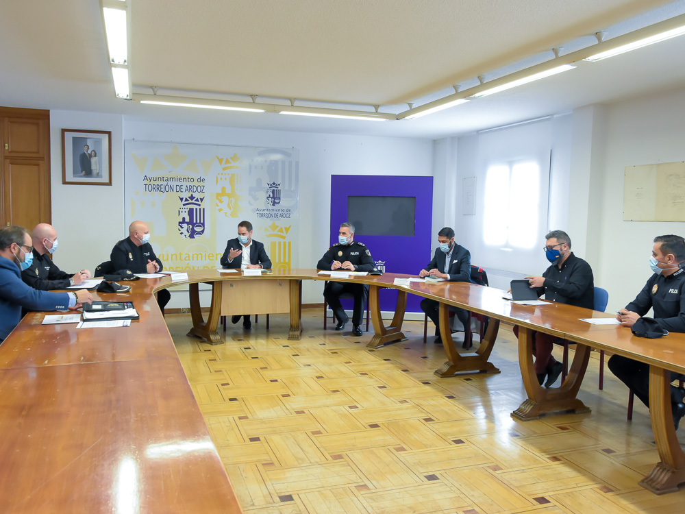 El alcalde, Ignacio Vázquez, se reúne con los comisarios de Policía Nacional y Policía Local