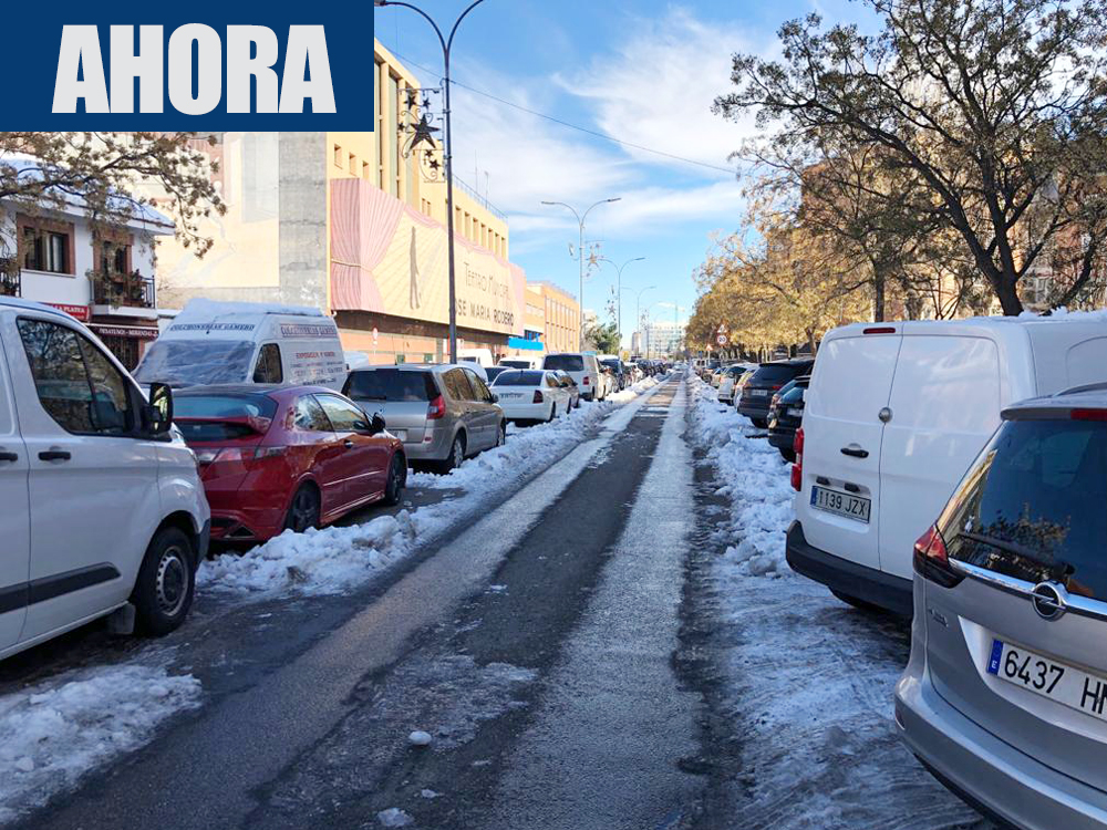 El Ayuntamiento de Torrejón de Ardoz realiza una intensa labor ante la gran nevada para tratar de acondicionar las calzadas y aceras por la nieve y el hielo existente