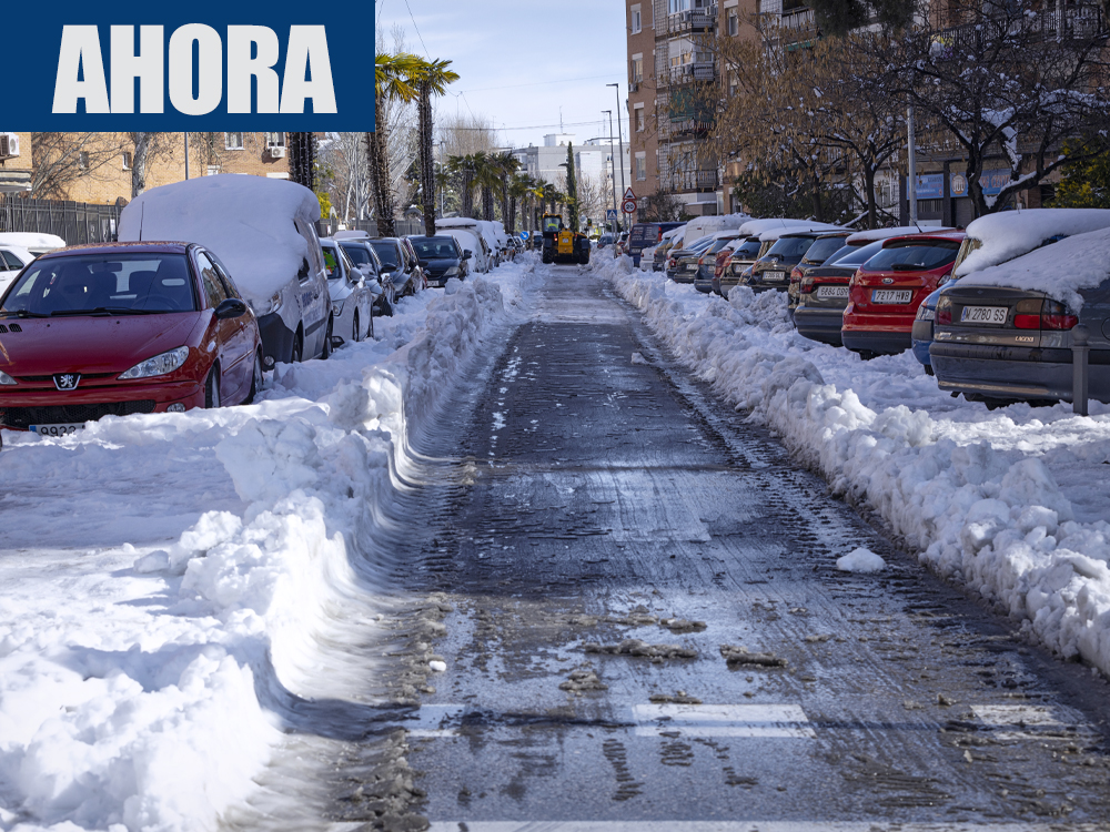 El Ayuntamiento de Torrejón de Ardoz realiza una intensa labor ante la gran nevada para tratar de acondicionar las calzadas y aceras por la nieve y el hielo existente