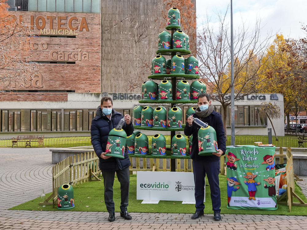Ecovidrio instala un “Árbol de Miniglús” en Torrejón de Ardoz con la imagen de los Guachis y sorteará 50 unidades hoy y mañana para concienciar sobre el reciclaje 