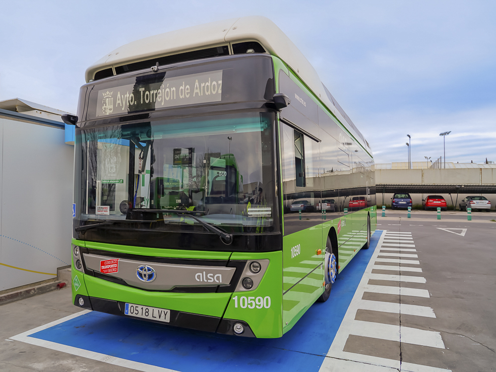 Primer autobús urbano movido con hidrógeno 