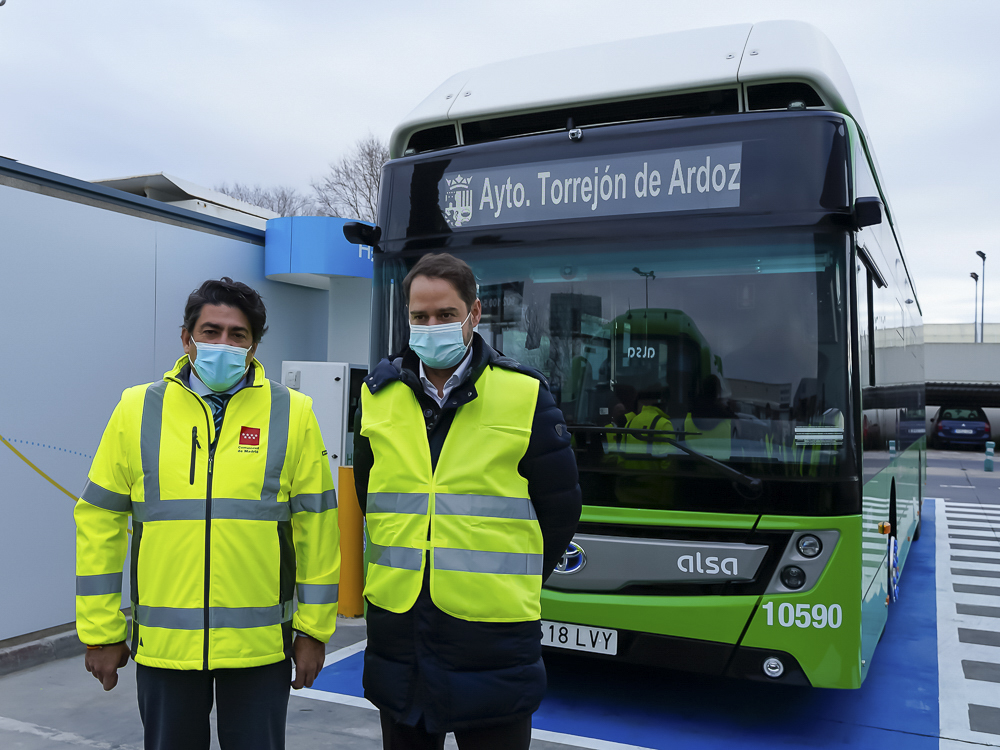 Primer autobús urbano movido con hidrógeno 