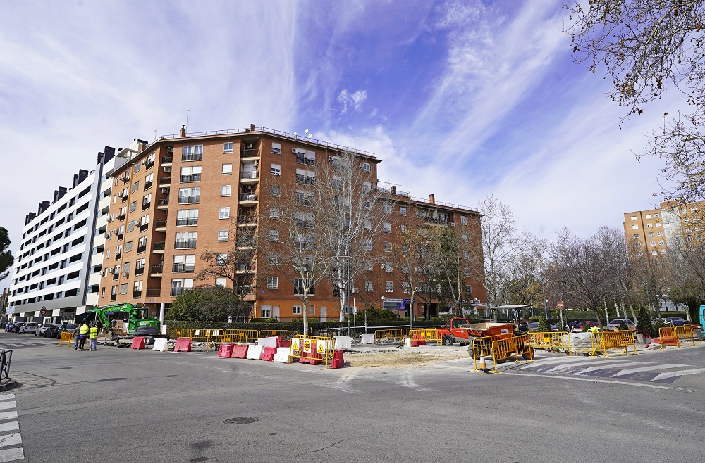 Iniciadas las obras para construir una gran rotonda en la intersección de las calles La Plata y Cañada con el objetivo de mejorar la movilidad y la seguridad de peatones y conductores