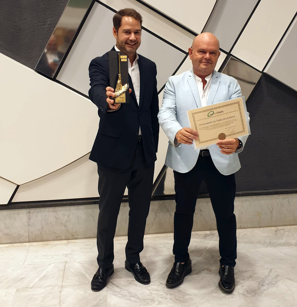 Torrejón de Ardoz premiado con la Escoba de Oro por la mejora de la limpieza viaria y en reconocimiento a los méritos conseguidos en el desarrollo de prácticas medioambientales sostenibles