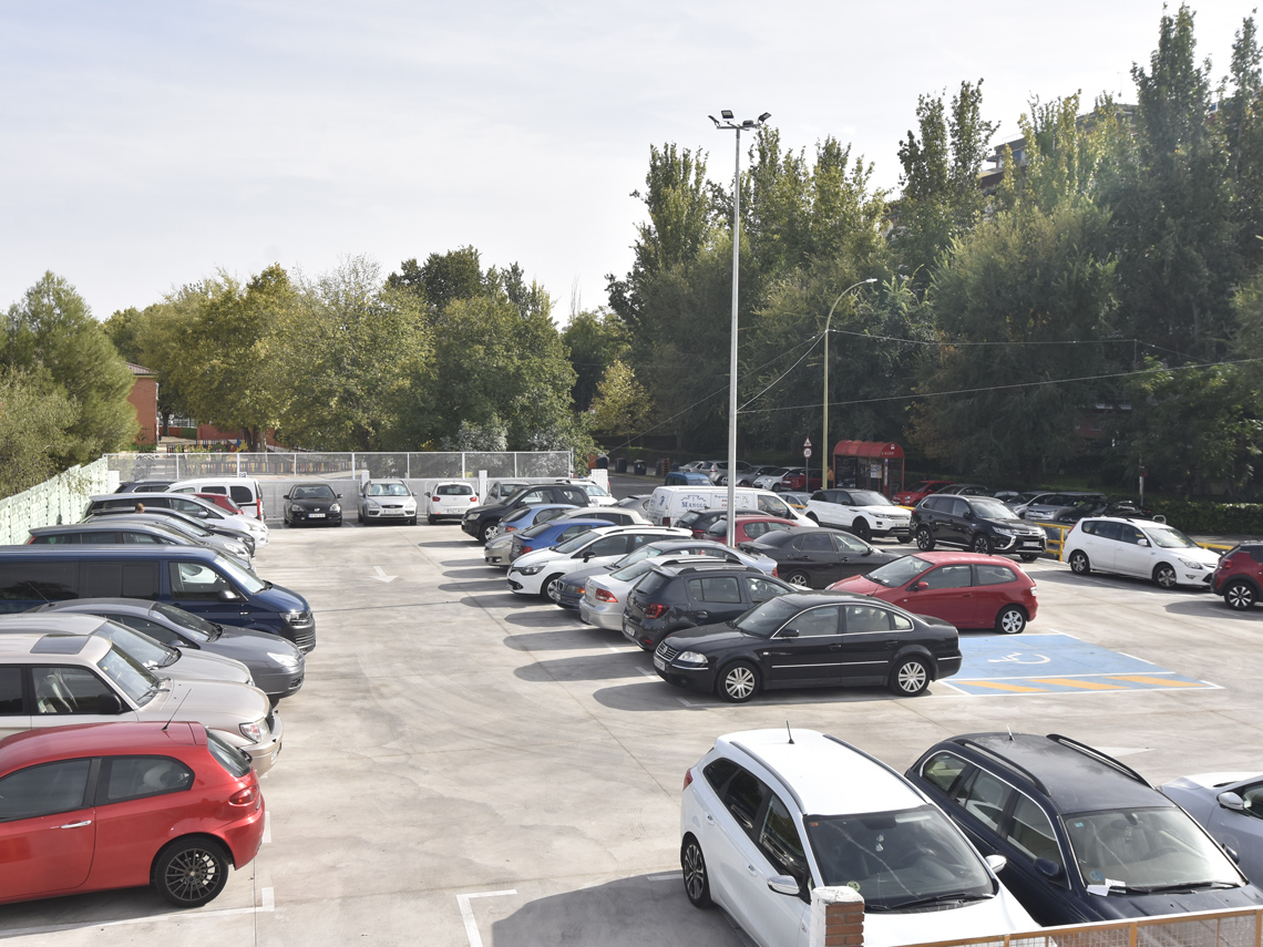 El Ayuntamiento de Torrejón construye un nuevo aparcamiento gratuito en el Parque de Cataluña con 64 plazas para vehículos y dos zonas para motos