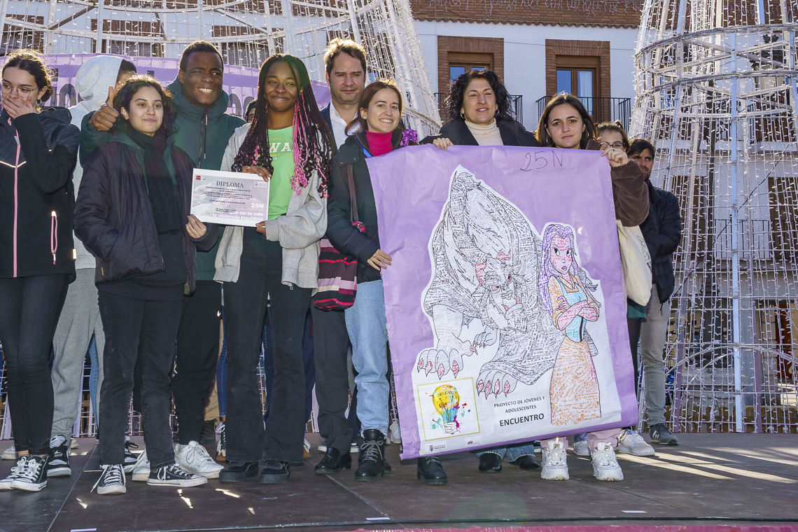 Torrejón de Ardoz conmemora el Día Internacional contra la violencia hacia las mujeres con un emotivo acto en homenaje y en memoria a todas las mujeres asesinadas