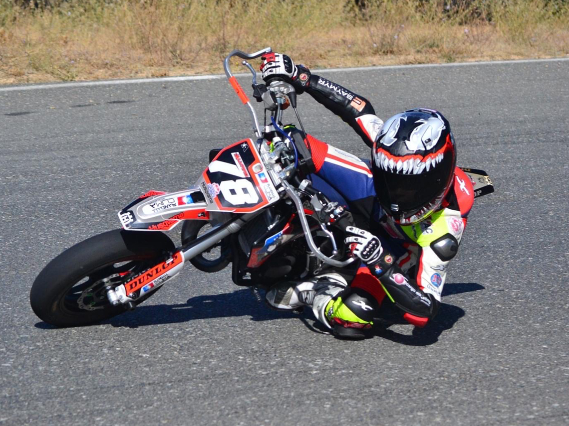 El joven torrejonero, Álvaro González, medalla de bronce en la clasificación general del Campeonato de España de motociclismo en la categoría de Supermoto 65cc Road