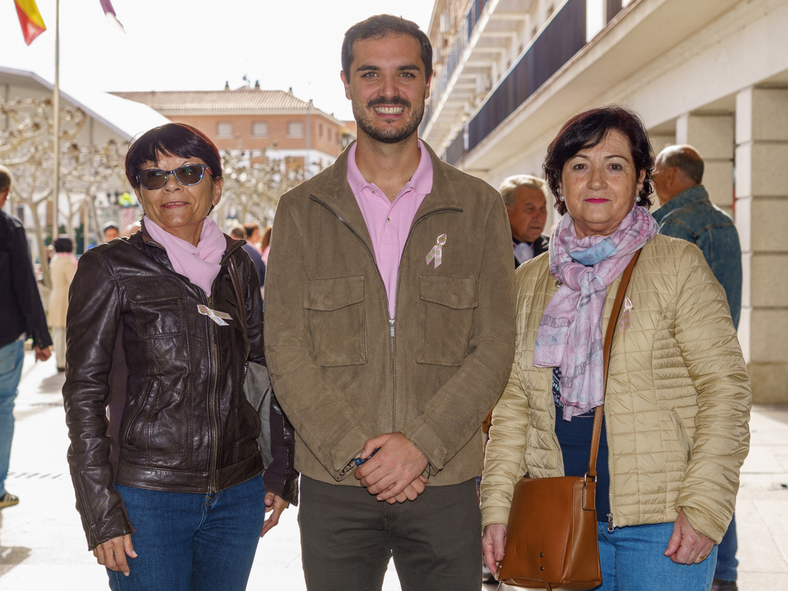 Torrejón de Ardoz se sumó a la conmemoración del Día Mundial contra el cáncer de mama con un gran lazo humano rosa