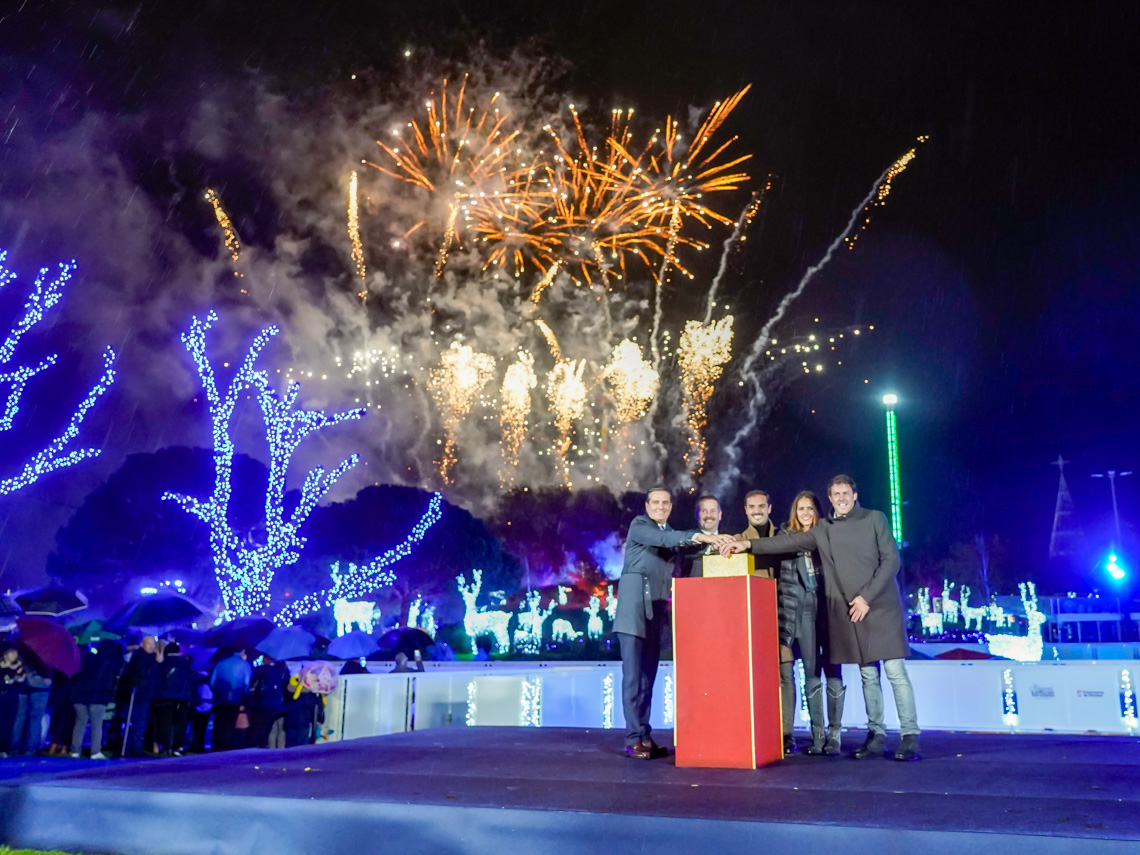 La inauguración del Parque Mágicas Navidades se inició con el encendido y fuegos artificiales