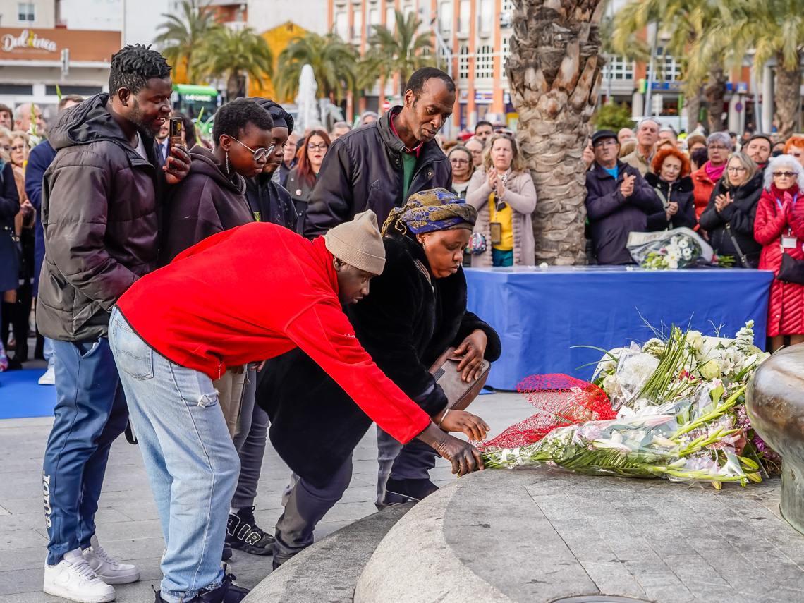 Familiares de las víctimas de los atentados  de Torrejón de Ardoz en la ofrenda