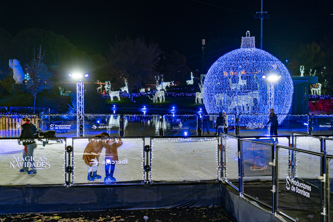 La única pista de hielo sobre un lago en España, diseñada por el laureado patinador Javier Fernández La única pista de hielo sobre un lago en España, diseñada por el laureado patinador Javier Fernández