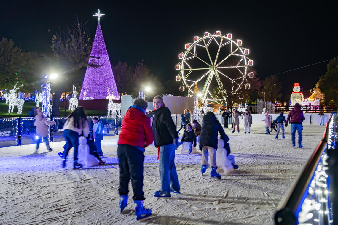 La única pista de hielo sobre un lago en España, diseñada por el laureado patinador Javier Fernández La única pista de hielo sobre un lago en España, diseñada por el laureado patinador Javier Fernández