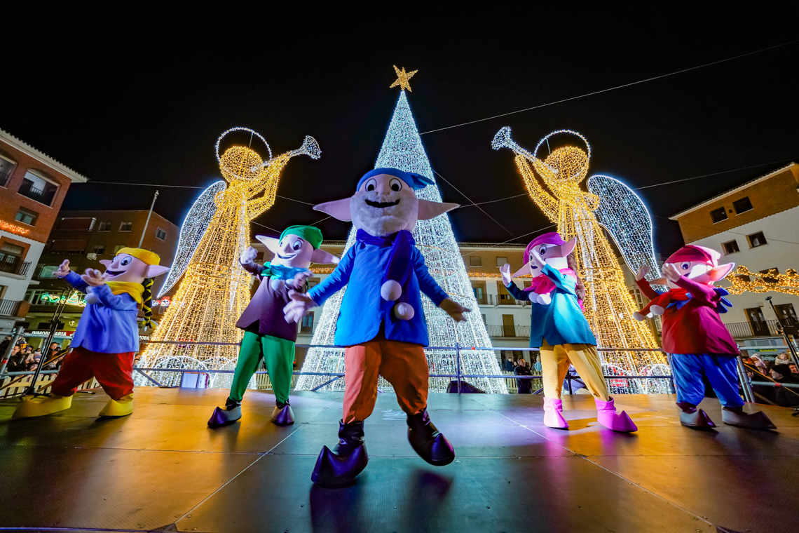 Los Guachis dan vida con su alegría y encanto a la Plaza Mayor, que se ha convertido en uno de los grandes atractivos de la ciudad para esta Navidad Los Guachis dan vida con su alegría y encanto a la Plaza Mayor, que se ha convertido en uno de los grandes atractivos de la ciudad para esta Navidad
