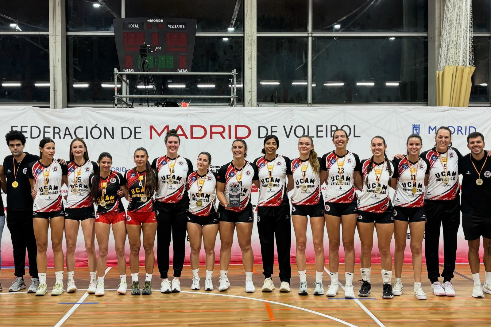 Torrejón de Ardoz celebra el inicio de temporada del UCAM Torrejón con la Copa Comunidad de Madrid