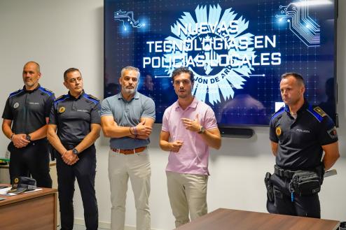 El alcalde, Alejandro Navarro Prieto, el concejal de Seguridad, Alberto Cantalejo, y el comisario principal de la Policía Local, Miguel Parra, en la Jornada de Nuevas Tecnologías en Policías Locales