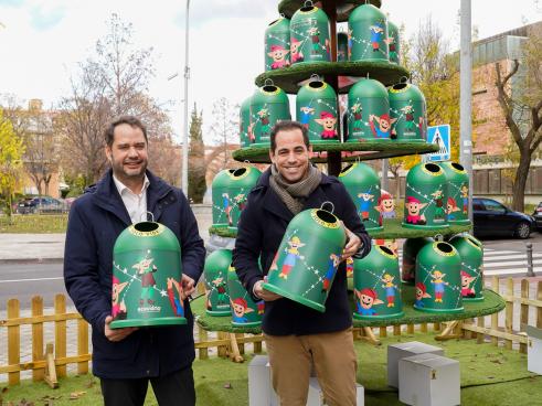 Ecovidrio instala un “Árbol de Miniglús” en Torrejón de Ardoz con la imagen de los Guachis y sorteará hoy jueves, 15 de diciembre, 100 unidades para concienciar sobre el reciclaje 