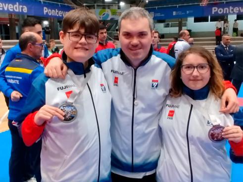 Miguel León, Juan Carlos Vera y Cristina Nuero, parakaratecas del Club Karate Torrejón de Ardoz Tomás Herrero que estuvieron en el Campeonato de España