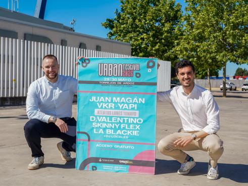 El alcalde, Alejandro Navarro Prieto, y el concejal de Juventud, Urbanismo y Vivienda, Víctor Miranda