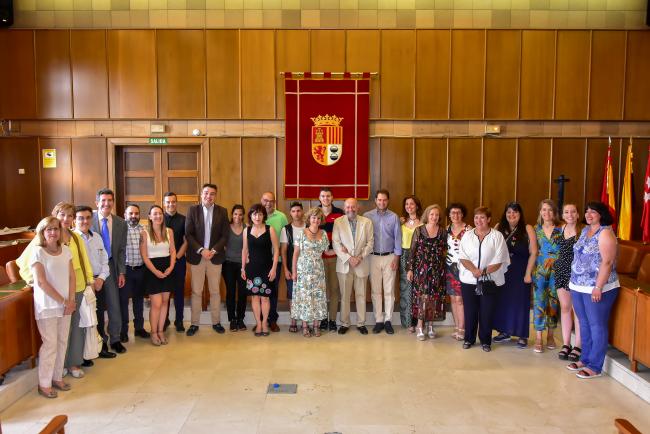 El Ayuntamiento de Torrejón rinde un homenaje a los cuatro profesores de la ciudad que se jubilan a lo largo de este curso escolar