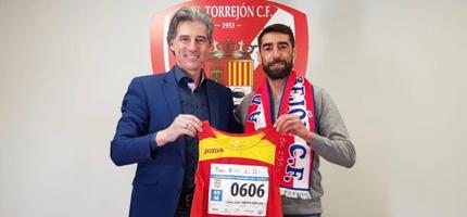 La A.D. Torrejón homenajea al atleta torrejonero y campeón del mundo, Juan José Crespo
