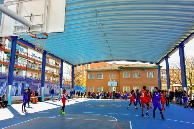 pabellón deportivo cubierto y abierto del Colegio Público Severo Ochoa
