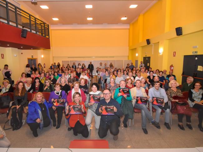 Presentado el calendario solidario de la Asociación de Mujeres de Torrejón de Ardoz ‘Ada Byron’ realizado a favor de la Asociación de Familiares y Enfermos de Alzheimer de la localidad (Torrafal)