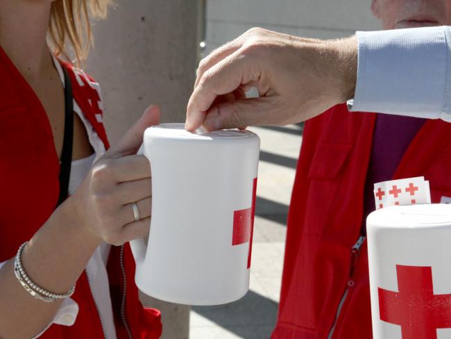 Torrejón de Ardoz celebra la tradicional Fiesta de la Banderita de Cruz Roja para recaudar fondos que irán destinados a los distintos proyectos que la entidad lleva a cabo