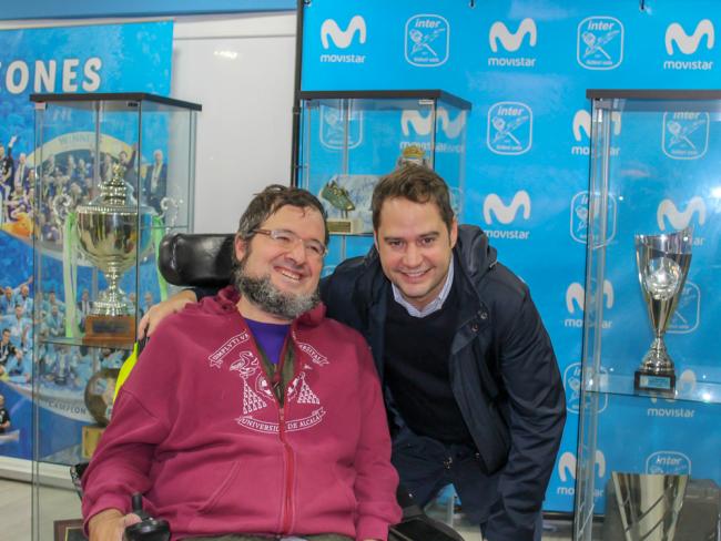 El alcalde, Ignacio Vázquez, recibe al torrejonero Dabiz Riaño, tras su viaje de 6 meses por países del Este de Europa para visibilizar la lucha contra la Esclerosis Lateral Amiotrófica