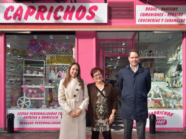 “Caprichos” cambia de ubicación y a partir de ahora atiende a sus clientes en la calle Los Curas, 1 