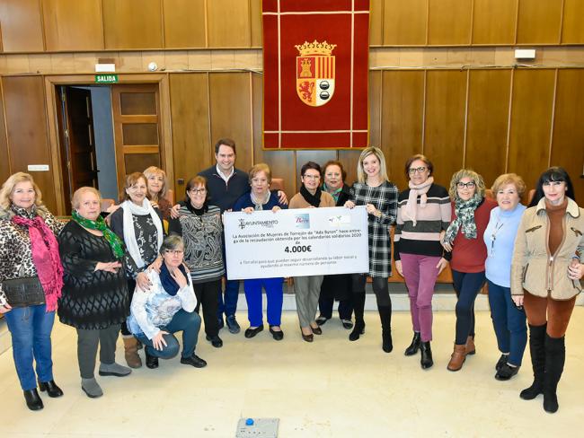 Entrega cheque por importe de 4.000 euros 