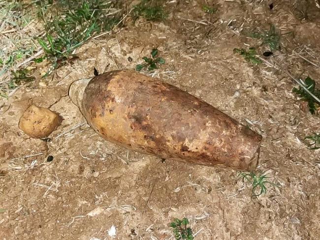 Encontrado un obús de la Guerra Civil en la zona de campo situada en las inmediaciones de la carretera de acceso al INTA 