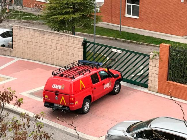 La UME realiza labores de limpieza y desinfección en las cuatro residencias para mayores existentes en la ciudad, a petición del Ayuntamiento