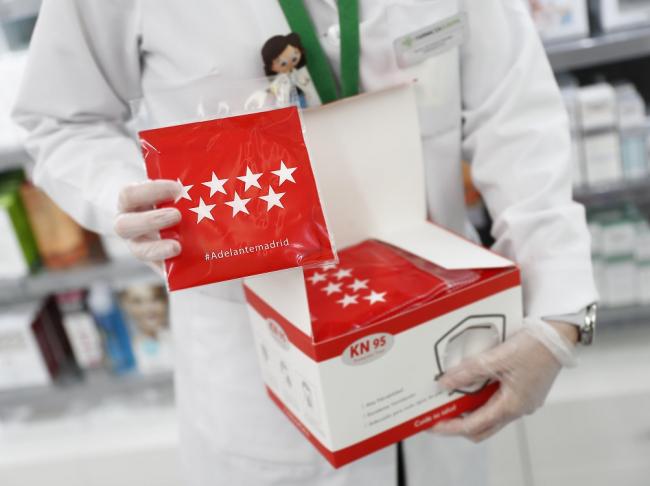 Todos los torrejoneros ya pueden recoger la mascarilla que la Comunidad de Madrid entrega de forma gratuita en las farmacias de la ciudad 