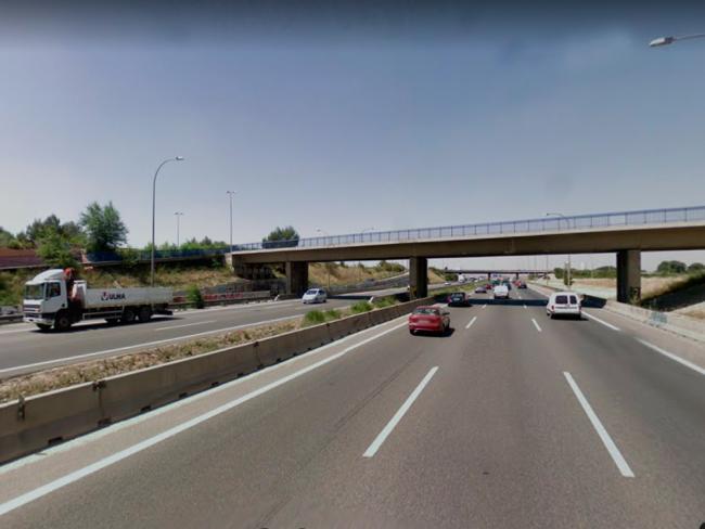 La pasarela peatonal a Parque Corredor sobre la A2 quedará cerrada al tránsito peatonal de 11 de la noche a 7:00 de la mañana desde el lunes 25 de mayo hasta finales de julio