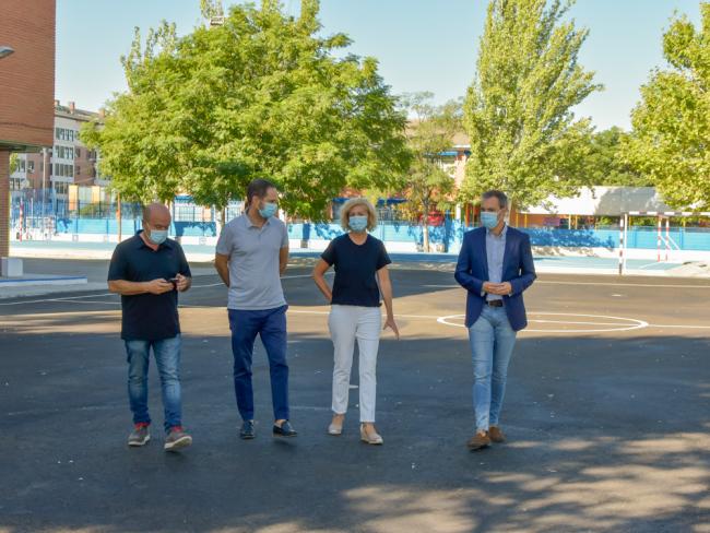 El alcalde de Torrejón visita las mejoras realizadas durante el verano con el programa “El Ayuntamiento Mejora los Colegios Públicos” con el que se han invertido más de 750.000 euros
