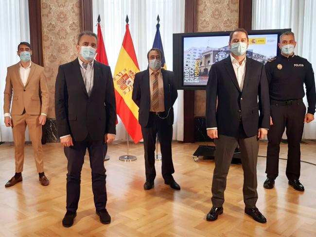 El alcalde de Torrejón de Ardoz, Ignacio Vázquez, se ha reunido con el delegado del Gobierno en Madrid, José Manuel Franco, para abordar la problemática de peleas entre jóvenes y los robos en comercios