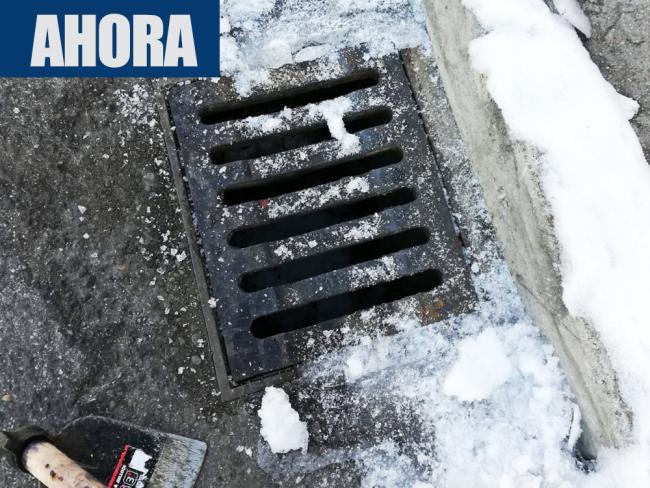 El Ayuntamiento está dejando al descubierto de nieve y hielo el alcantarillado de la ciudad, en la medida de lo posible