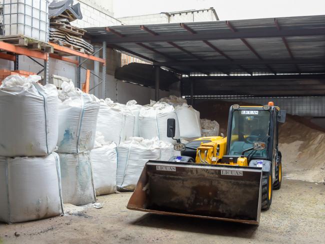 El Ayuntamiento habilita mas puntos de reparto de sal para facilitar su acceso a los vecinos de la ciudad