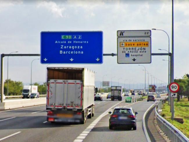 El Ministerio de Fomento cierra temporalmente el acceso a la calle Budapest en la salida número 22 de la A2 por las obras de ampliación del ramal 