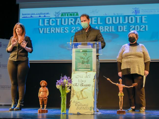 Torrejón de Ardoz rinde homenaje a Miguel de Cervantes con la tradicional lectura de “El Quijote” organizada por la Asociación Cultural Atenea 